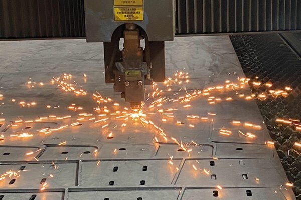 4571681452159640 Lefa Distribution - Machines innovantes d’entretien d’espaces verts, parcs et jardins